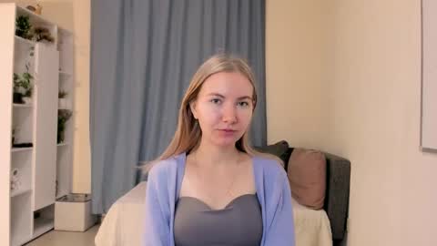 Snapshot of yuricazel chatting on 12-04-25, 07:28 Alesia online show from 12-04-25, 07:28