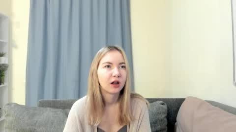 Snapshot of yuricazel chatting on 12-15-25, 08:18 Alesia online show from 12-15-25, 08:18