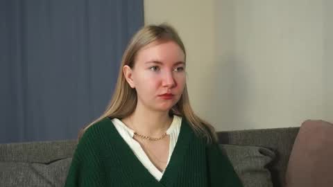 Snapshot of yuricazel chatting on 12-22-25, 08:55 Alesia online show from 12-22-25, 08:55