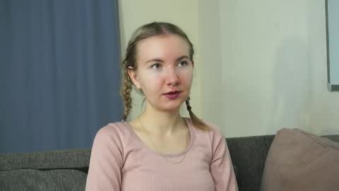 Snapshot of yuricazel chatting on 12-23-25, 07:39 Alesia online show from 12-23-25, 07:39