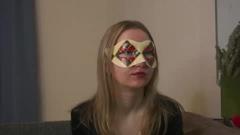 Snapshot of yuricazel chatting on 01-10-26, 07:54 Alesia online show from 01-10-26, 07:54