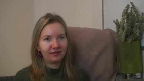 Snapshot of yuricazel chatting on 01-14-26, 07:58 Alesia online show from 01-14-26, 07:58