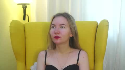 Snapshot of yuricazel chatting on 03-17-26, 07:01 Alesia online show from 03-17-26, 07:01