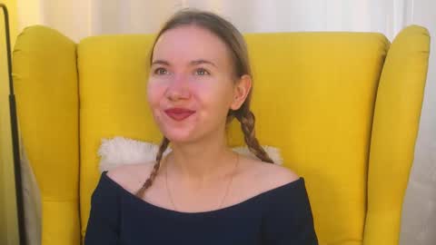 Snapshot of yuricazel chatting on 03-18-26, 07:22 Alesia online show from 03-18-26, 07:22