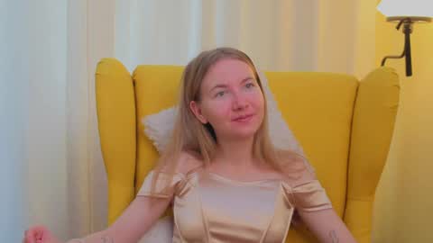 Snapshot of yuricazel chatting on 03-27-26, 08:09 Alesia online show from 03-27-26, 08:09