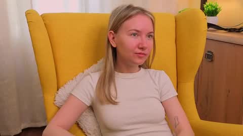 Snapshot of yuricazel chatting on 04-09-26, 07:36 Alesia online show from 04-09-26, 07:36