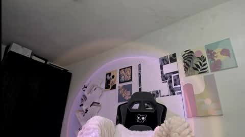 paola online show from 04-16-26, 07:58