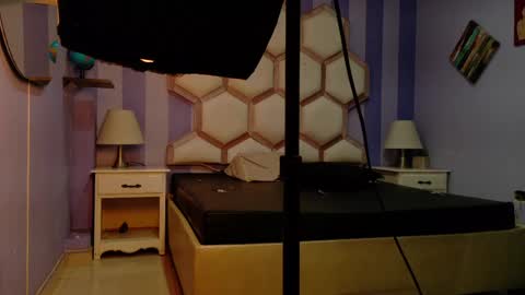 yvi online show from 04-16-26, 12:06