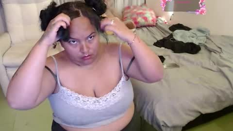 yvonn online show from 12-03-25, 02:41