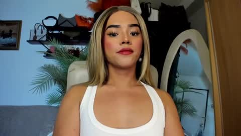 Snapshot of yvonne_guidotti chatting on 06-28-26, 01:44 Miss Cali online show from 06-28-26, 01:44