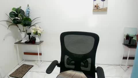 Yvonne online show from 02-27-26, 08:47