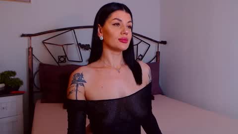 I V Y   online show from 11-03-25, 08:43