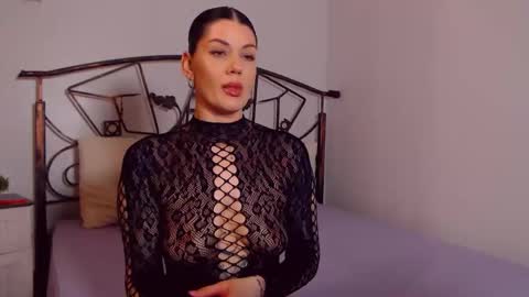 I V Y   online show from 03-16-26, 08:46