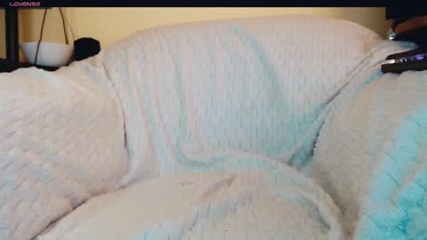 Snapshot of yzza_suave chatting on 09-09-25, 01:21 yzza_suave online show from 09-09-25, 01:21