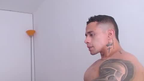 Snapshot of zac_colleng07 chatting on 02-15-25, 10:10 Zac Colleng online show from 02-15-25, 10:10