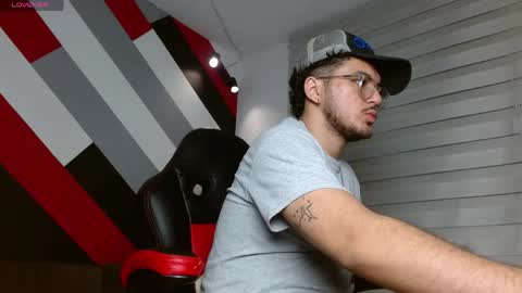 Snapshot of zac_golden chatting on 05-18-26, 12:11 Zack online show from 05-18-26, 12:11