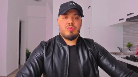 Snapshot of zackconnorsx chatting on 02-11-25, 10:39 Zack online show from 02-11-25, 10:39