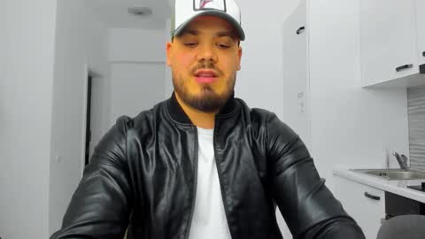 Snapshot of zackconnorsx chatting on 10-22-25, 07:35 Zack online show from 10-22-25, 07:35