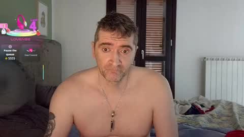 Snapshot of zackhot31 chatting on 05-04-26, 03:30 Ivan online show from 05-04-26, 03:30