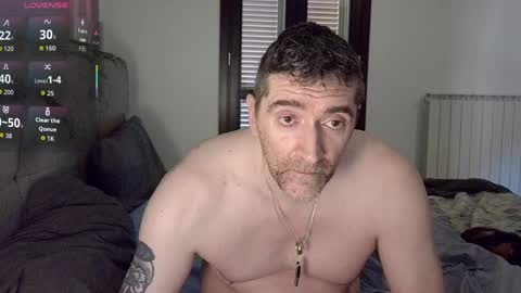 Snapshot of zackhot31 chatting on 05-09-26, 02:11 Ivan online show from 05-09-26, 02:11