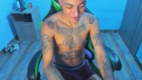 BiG Zafiro online show from 12-22-25, 10:12