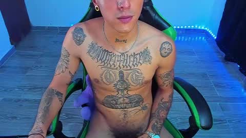Snapshot of zafirocum chatting on 05-16-26, 01:35 BiG Zafiro online show from 05-16-26, 01:35