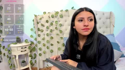 Zahara online show from 10-27-25, 11:36