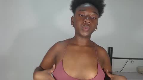 Snapshot of zahhysims chatting on 02-06-25, 12:59 zahhy online show from 02-06-25, 12:59