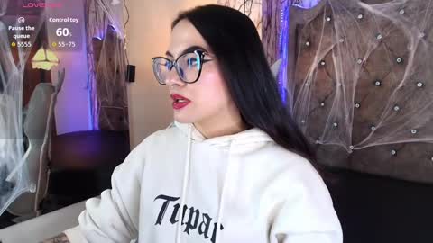 Snapshot of zami_escobar_of chatting on 10-15-25, 10:21 online show from 10-15-25, 10:21
