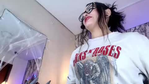 Snapshot of zami_escobar_of chatting on 10-16-25, 07:04 online show from 10-16-25, 07:04