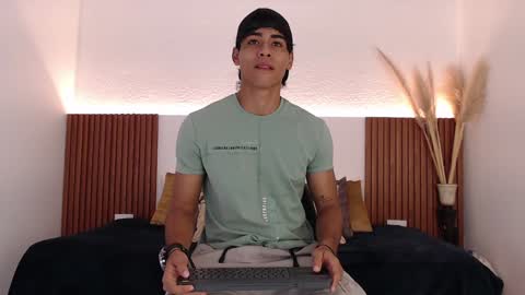 Zander online show from 12-21-24, 02:26