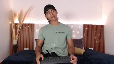 Zander online show from 12-24-24, 05:13