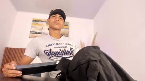 Zander online show from 03-05-26, 01:40