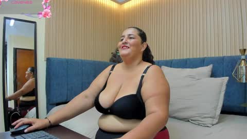 Snapshot of zara_milf_ chatting on 04-23-26, 12:29 zara online show from 04-23-26, 12:29