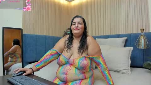 Snapshot of zara_milf_ chatting on 04-24-26, 12:18 zara online show from 04-24-26, 12:18