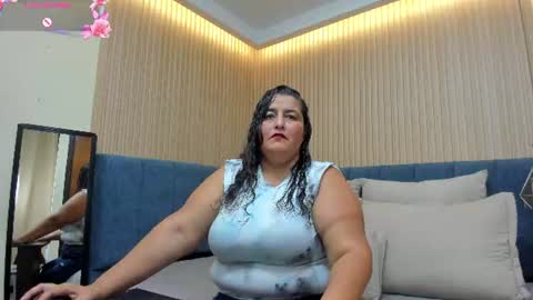 Snapshot of zara_milf_ chatting on 06-13-26, 12:14 zara online show from 06-13-26, 12:14
