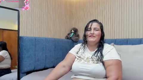 Snapshot of zara_milf_ chatting on 06-19-26, 12:20 zara online show from 06-19-26, 12:20
