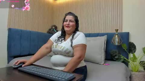 Snapshot of zara_milf_ chatting on 07-04-26, 12:22 zara online show from 07-04-26, 12:22