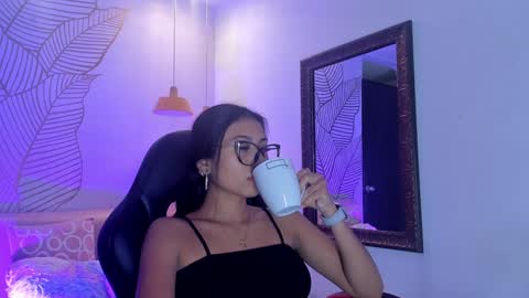 Snapshot of zaralim chatting on 02-04-25, 12:33 Zara Lim  online show from 02-04-25, 12:33