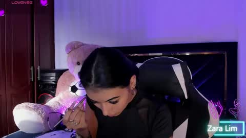 Snapshot of zaralim chatting on 09-14-25, 09:47 Zara Lim  online show from 09-14-25, 09:47