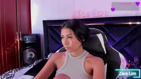 Snapshot of zaralim chatting on 10-14-25, 08:53 Zara Lim  online show from 10-14-25, 08:53