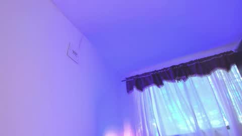 Snapshot of zaraparkers chatting on 10-21-25, 06:19 online show from 10-21-25, 06:19