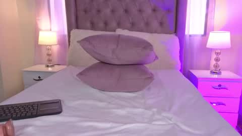 Snapshot of zaraquiinn chatting on 10-17-25, 03:36 ZaraQuiinn online show from 10-17-25, 03:36