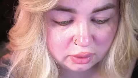Snapshot of zarareign_ chatting on 04-20-26, 08:43 Lola online show from 04-20-26, 08:43