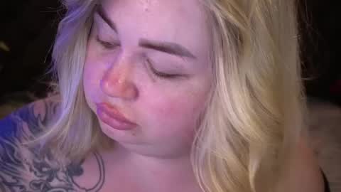 Snapshot of zarareign_ chatting on 04-21-26, 02:37 Lola online show from 04-21-26, 02:37