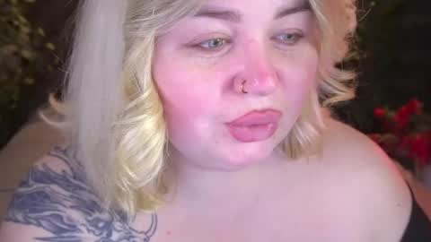 Snapshot of zarareign_ chatting on 04-29-26, 08:26 Lola online show from 04-29-26, 08:26