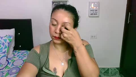 Snapshot of zaray_45bella chatting on 02-23-25, 01:13 zaray online show from 02-23-25, 01:13