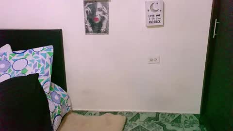 Snapshot of zaray_45bella chatting on 11-08-25, 12:44 zaray online show from 11-08-25, 12:44