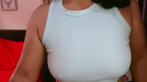 Snapshot of zaray_45bella chatting on 11-16-25, 08:03 zaray online show from 11-16-25, 08:03