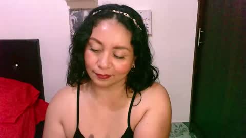 Snapshot of zaray_45bella chatting on 11-23-25, 12:43 zaray online show from 11-23-25, 12:43